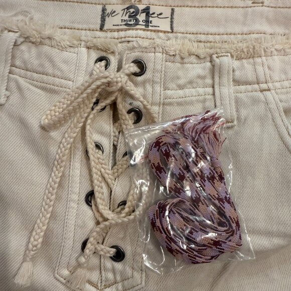 FREE PEOPLE Soft Salty BECKET LaceUp Front Slouchy Denim Short Size 31 - Picture 5 of 5